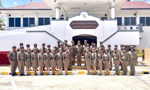 ผบ.ตร. ตรวจเยี่ยมสร้างขวัญกำลังใจพร้อมให้โอวาทแก่ข้าราชการตำรวจ