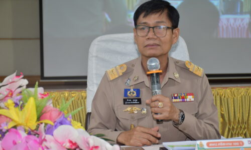 ผวจ.ศรีสะเกษ เน้นย้ำให้ผู้บริหารสถานศึกษาวางมาตรการเข้มในการรักษาความปลอดภัย และแก้ไขปัญหายาเสพติดใน ร.ร.