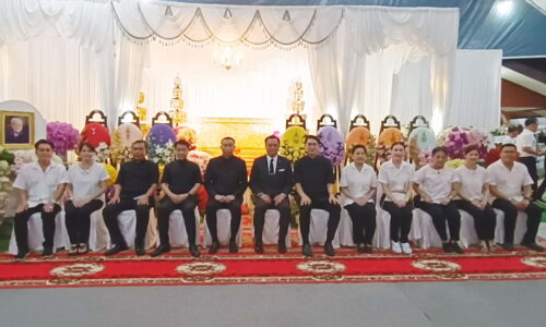 พังงา- อนุทินนำทีมภูมิไทยเป็นเจ้าภาพสวดพระอภิธรรมศพบิดาหัวหน้าพรรคประชาธิปัตย์