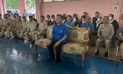 อำเภอไชยปราการ จังหวัดเชียงใหม่ มูลนิธิราชประชานุเคราะห์มอบถุงยังชีพผู้ประสบภัยพายุฤดูร้อน