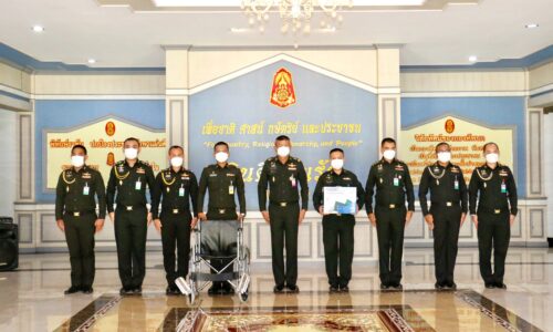 พิษณุโลกกองทัพภาคที่ 3 จัดพิธีมอบรถเข็นวีลแชร์และที่นอนเป่าลมให้แก่กำลังพล และครอบครัวที่มีความจำเป็นต้องใช้
