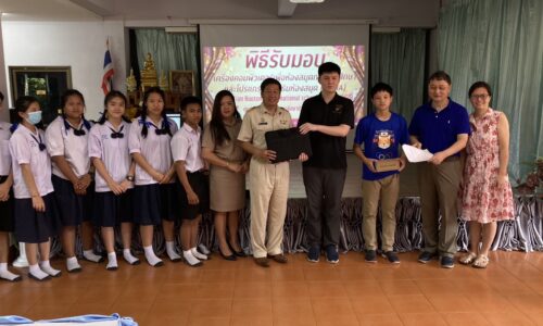 อำเภอฝาง จังหวัดเชียงใหม่ – ทดแทนแผ่นดินมอบคอมพิวเตอร์พัฒนาการศึกษาชายแดน