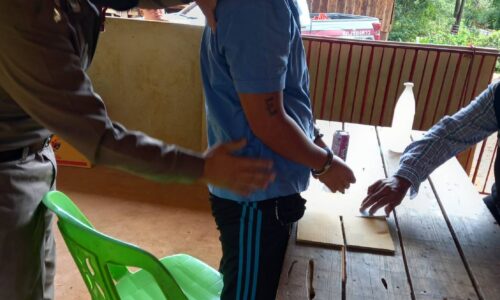 อำเภอเชียงดาว จังหวัดเชียงใหม่ – จับเมายาบ้าบุกบ้านผู้ใหญ่บ้าน