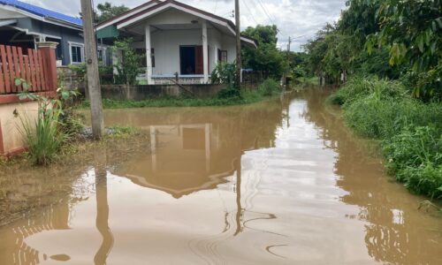 อำเภอฝาง จังหวัดเชียงใหม่ น้ำท่วมฝางบางพื้นที่สูงขึ้นเรื่อยๆ