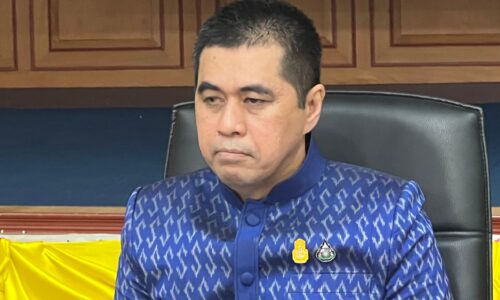 ศรีสะเกษ พ่อเมืองกำชับท้องถิ่นและท้องที่ร่วมดูแลจัดลานตากข้าวช่วยเหลือชาวนาลดใช้ถนนตากข้าว