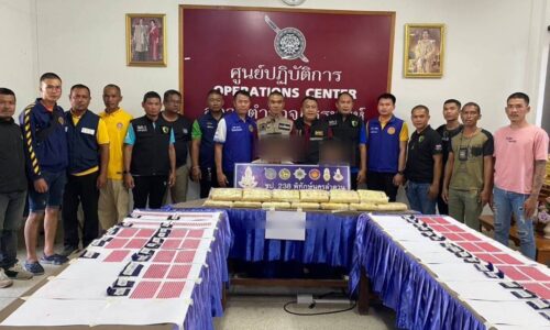 ศรีสะเกษ ซิ่งเก๋งขนยาบ้าพลิกคว่ำถูกตามรวบได้2 ผู้ต้องหาและของกลางยาบ้าร่วม 200,000 เม็ด