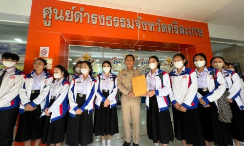 ศรีสะเกษ นักศึกษาพยาบาลร่ำไห้กองทุนกู้ยืมเรียนยังไม่อนุมัติให้กู้เงินได้เดือดร้อนหนักมาก
