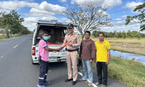 ศรีสะเกษ เกิดอุบัติเหตุต่อหน้าผู้ว่ารีบเข้าไปช่วยเหลือผู้บาดเจ็บนำส่ง รพ.ปรางค์กู่โดยด่วน ซึ่งด้วยห่วงใยประชาชนที่เกิดอุบัติเหตุ