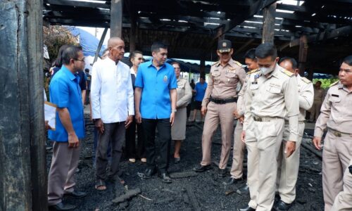 ศรีสะเกษ พ่อเมืองซับน้ำตาชาวบ้านถูกไฟไหม้บ้าน 3 หลัง
