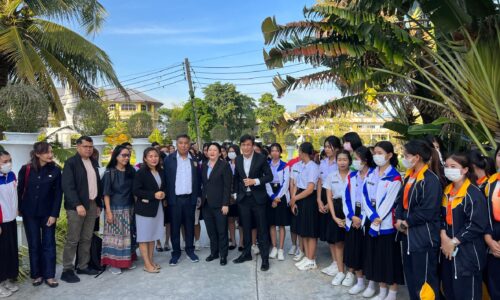 ศรีสะเกษ พ่อแม่ต้องกู้เงินนอกระบบมาให้ลูกเรียนพยาบาล ขณะ นศ.ม.เฉลิมกาญจนากว่า 3,000 ราย