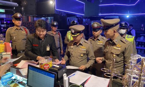 ตำรวจเมืองเชียงใหม่ ตรวจคุมเข้มสถานบริการให้ปฎิบัติตามกฎหมาย ในการจัดระเบียบสังคม วางมาตรการ 10 ข้อป้องกันเหตุ