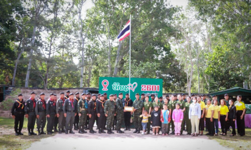 ศรีสะเกษ พ่อทหารกอดลูกปลื้มใจ ผบ.กกล.นำแม่ลูกเยี่ยมพ่อที่ปฏิบัติหน้าที่รักษาอธิปไตยชายแดนเขาพระวิหาร สานสายใย อุ่นไอรัก