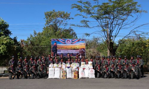 ศรีสะเกษ ผกก.ตชด.22 ตรวจเยี่ยมกำลังพลที่ปฏิบัติหน้าที่บริเวณด้านหน้าปราสาทพระวิหาร เนื่องในโอกาสวันขึ้นใหม่ 2567
