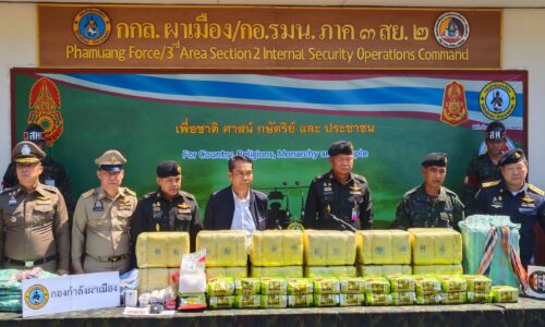 กกล.ผาเมือง ผนึกกำลังหน่วยงานที่เกี่ยวข้อง แถลงข่าวผลการสกัดกั้น และปราบปรามยาเสพติดภาคเหนือ ยึดยาบ้า 1,400,000 เม็ด ไอซ์ 25 กิโลกรัม