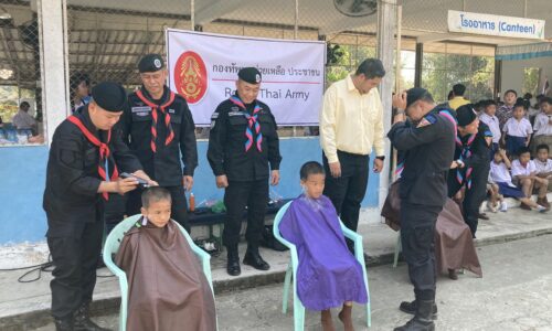 อำเภอแม่อาย จังหวัดเชียงใหม่ ทหารพรานช่วยเหลือเด็กนักเรียนชายแดน