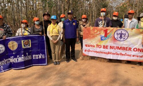 อำเภอฝาง จังหวัดเชียงใหม่ นายอำเภอฝางนำชาวบ้านทำแนวแก้ไขปัญหาไฟป่าและหมอกควัน