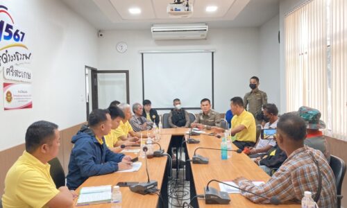 ศรีสะเกษ บุกร้องผู้ว่าฯ รวบหนุ่มแสบหลอกต้มชาวบ้าน มูลค่าความเสียหายกว่า 10 ล้านบาท