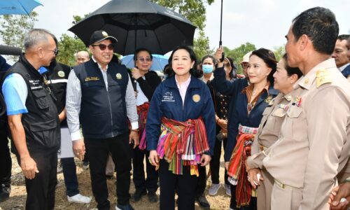 ศรีสะเกษ รองนายก รมต.ลุยแก้ไขปัญหาภัยแล้งปรางค์กู่ มอบ ผช.รมต.ประจำสำนักนายก รมต.นำคณะลงพื้นที่สำรวจ