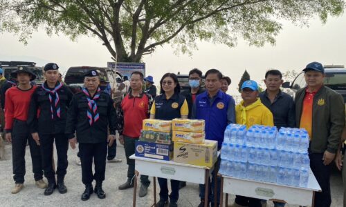 อำเภอแม่อาย จังหวัดเชียงใหม่ ทหารพรานร่วมทำแนวกันไฟป่าแนวชายแดนพื้นที่นอกประเทศยังมีเผา