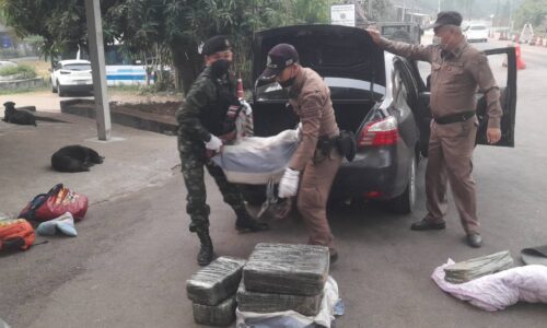 จังหวัดเชียงใหม่ – ตำรวจทหารจับผู้ต้องหาคาด่านแก่งปันเต้า ยึดยาบ้า 1,000,000 เม็ด