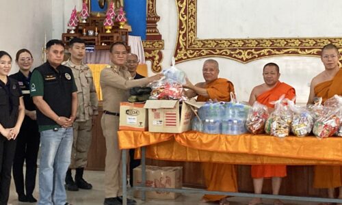 อำเภอไชยปราการ จังหวัดเชียงใหม่ – บิณฑบาตรช่วยเหลือเจ้าหน้าที่และจิตอาสาดับไฟป่าอำเภอไชยปราการ