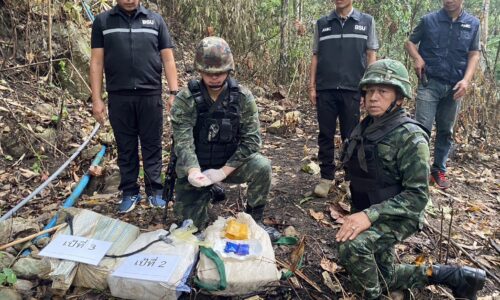 อำเภอฝาง  จังหวัดเชียงใหม่ ทหารม้าปะทะชายแดนยึดยาบ้าร่วม 300,000 เม็ด