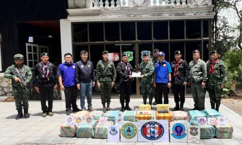 อำเภอฝาง จังหวัดเชียงใหม่ นปส.ฝางทหารตำรวจร่วม50นายขับรถไล่ล่าขนยาบ้าหนี 2 ล้านเม็ด