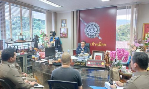 เชียงใหม่ – รอง ผบช.ภาค 5 รุดสอบ พตท.ว่าเป็นผู้จัดหาห้องเช่าและวางอุปกรณ์ ปฏิเสธเป็นแก๊งคอลเซ็นเตอร์