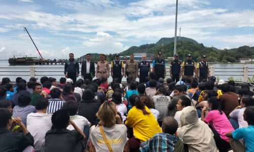 ตม.ระนอง ผลักดันแรงงานเมียนมาผิดกฎหมาย 126 ราย กลับภูมิลำเนา โดยมี ผช.ทูตแรงงานเมียนมา และคณะกรรมการผลักดันส่งกลับ