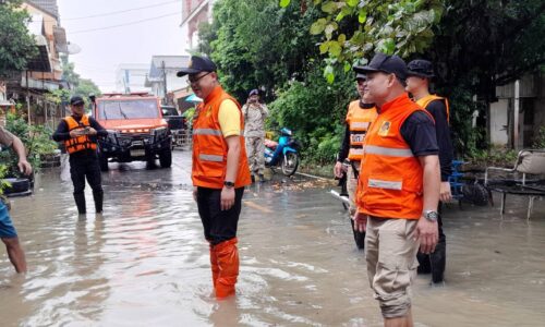 มุกดาหาร – ผู้ว่าสั่งระดมสรรพกำลัง ควบคุมสถานการณ์น้ำในพื้นที่ตอนในจากอิทธพลพายุ “ซูลิก” อย่างใกล้ชิด