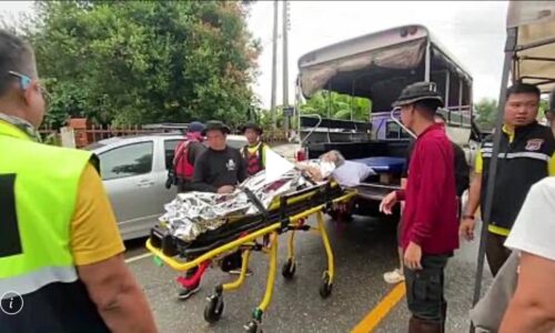 เชียงใหม่ – ตำรวจตระเวนชายแดนช่วยผู้ป่วยติดเตียงออกจากพื้นที่น้ำป่าทะลัก อำเภอแม่ริม 