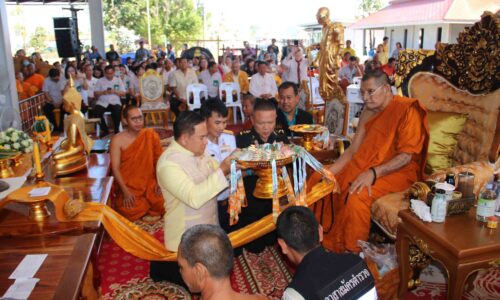 กาฬสินธุ์ฮือฮาหลวงปู่ศิลาปลุกเสกเหรียญรางวัลกีฬาเยาวชนแห่งชาติ