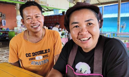 “ศรีสะเกษ” สองผัวเมียทิ้งงานประจำเงินเดือนครึ่งแสน ลาออกขายหนมจีน รายได้สุดพีคเดือนละหลายแสน