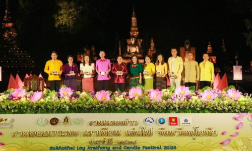 อพท.สุโขทัย ชวนเที่ยว งานประเพณี ลอยกระทง เผาเทียน เล่นไฟ ประจำปี 2567