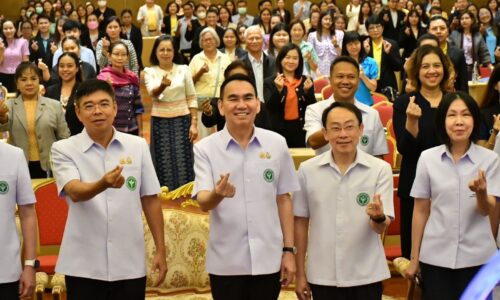 “หมอชาย-เดชอิศม์” รมช.สาธารณสุขผนึกทุกภาคส่วนยกระดับคุณภาพชีวิตผู้สูงอายุในชุมชน