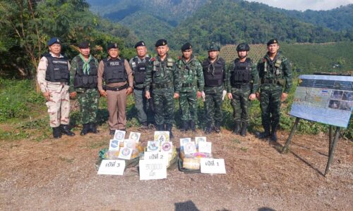 เชียงใหม่ – กกลผาเมืองยึดยาบ้าชายแดนฝาง 300,000 เม็ด อำเภอฝาง  จังหวัดเชียงใหม่