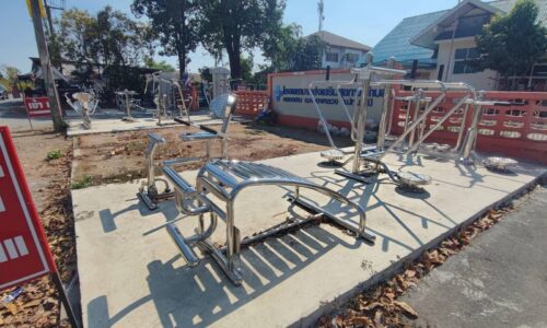 ปทุมธานีชาวบ้านเปิดใจเครื่องออกกำลังกายแสตนเลท30ล้านแพงเกินไป