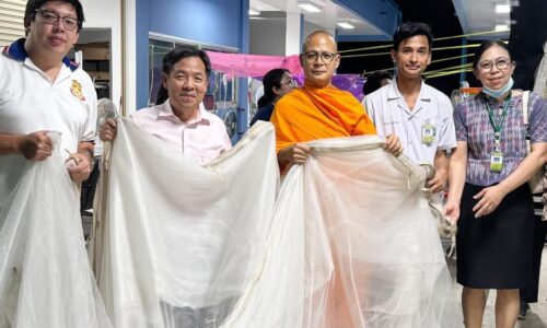 ปทุมธานี วัดพระธรรมกายส่งมุ้งขนาดใหญ่ ช่วยผู้ป่วย รพ.หนองเสือ อพยพหนีแผ่นดินไหว