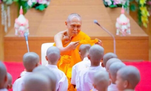 ปทุมธานีสู้ภัยโซเชียล วัดพระธรรมกายจัดบรรพชา 8,000 สามเณร สร้างภูมิคุ้มกันทางใจให้เยาวชน