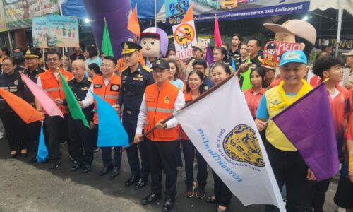 ปทุมธานี ผวจ.เปิดศูนย์ป้องกันและลดอุบัติเหตุทางถนนช่วงเทศกาลสงกรานต์ ปี 68 พร้อมรณรงค์ให้ ขับขี่ปลอดภัย เมืองไทยไร้อุบัติเหตุ
