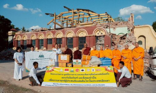 ปทุมธานี น้ำใจไทยถึงมัณฑะเลย์ พระสงฆ์และศิษย์ธรรมกายมอบสิ่งของช่วยผู้ประสบภัยแผ่นดินไหว