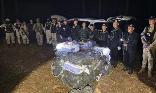 เชียงราย – ยานรกทะลักทุกทาง อส.แม่ฟ้าหลวงปะทะเดือด แก๊งขนยาบ้าล่าถอย ยึดได้ 5.4 ล้านเม็ด