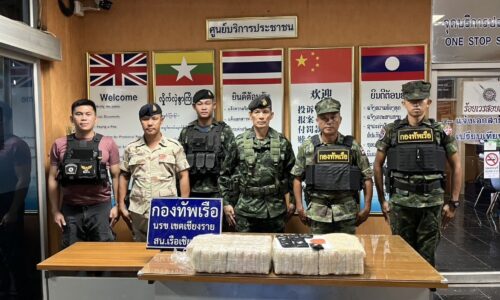 เชียงราย – เผลอเป็นไม่ได้ชายแดนเชียงแสนเจอเรือเทียบฝั่งยามดึกค้นเจอยาบ้า 200,000 เม็ด
