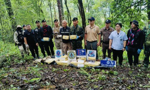 อำเภอแม่อาย  จังหวัดเชียงใหม่ – กกล.ผาเมืองปะทะกลุ่มขบวนการยาเสพติด ตาย 1 ยึดยาบ้า 400,000 เม็ด