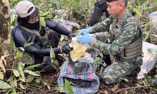 เชียงราย – กกล.ผาเมืองปะทะเดือดกลุ่มขบวนการยาเสพติดบริเวณแม่ฟ้าหลวง ตรวจยึดยาบ้า 5,000,000 เม็ด