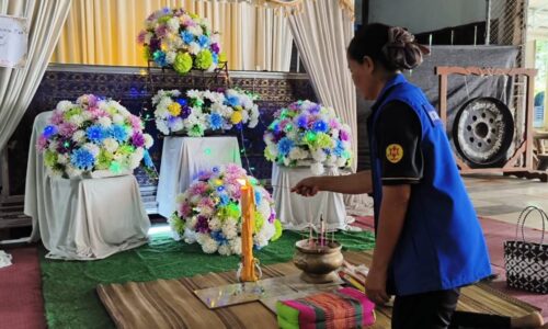 “ศรีสะเกษ” ญาติเศร้าคุณยายวัย 80 ปี ป่วยติดเตียง หนีกระสุนปืนใหญ่เสียชีวิตในศูนย์อพยพ