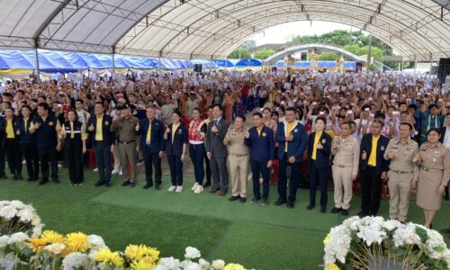 อำเภอฝาง จังหวัดเชียงใหม่ รัฐมนตรีช่วยมหาดไทยมอบบัตรประชาชนต่างด้าว