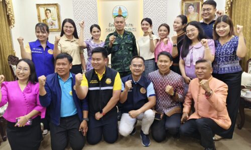 แม่ทัพภาคที่ 2 มอบเงิน 1 ล้านบาทให้จังหวัดศรีสะเกษนำไปช่วยเหลือผู้ได้รับความเดือดร้อนทั้งสูญเสียชีวิตและทรัพย์สินจากสถานการณ์ไทย-กัมพูชา