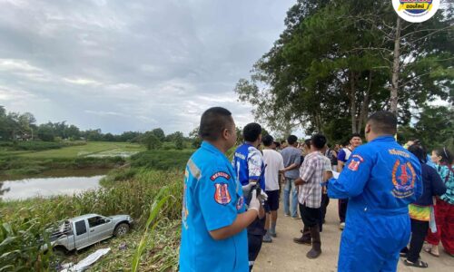 แม่จันสลด! อุบัติเหตุรถกระบะขนคนงานตกข้างทาง เสียชีวิต 1 ราย บาดเจ็บ 13 ราย