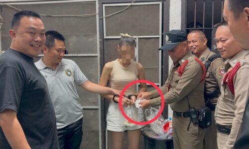 ตำรวจ สภ.แม่จันจัดให้! แฟนสาวเตรียมยาเสพติดให้แฟนหนุ่มในห้องขัง เลยได้ไปอยู่เป็นเพื่อนกันสมใจ